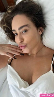 Amy Reis [ amy-reis ] - Check your DM now losers!! Hehe 😜 I know you are pathetic for this