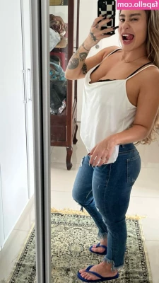 Amy Reis [ amy-reis ] - Make a choice babe, eat my pussy and sniff my girl balls or bounce on