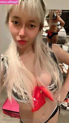 poppymeilleur999 - POV you go to the strip club and get a double VIP with  gassy and 