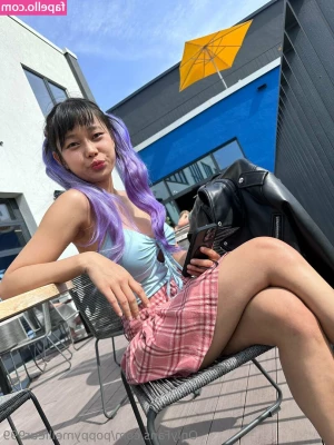 poppymeilleur999 - Im going to submerge my bare feet into one of them. Which one will it