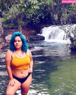 Karol Lannes [ karol-lannes ] - Una polla grande y dura. ¡Expulsando semen sobre mí como una