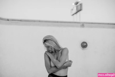 Elle Brittain [ elle-brittain ] - Here's today's Community offer.. a 9 minute girl/girl video of