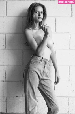 Elle Brittain [ elle-brittain ] - Where are you touching Me first?