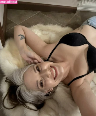 JessicaMarie295 - Feeling sexy this Friday, staying in or going out?