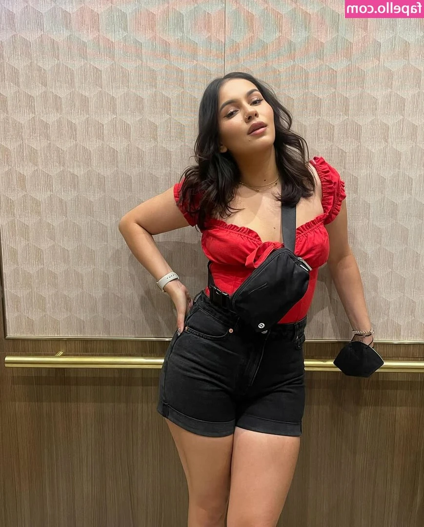 Farohreacts - let's get naughty, check your DM 😉