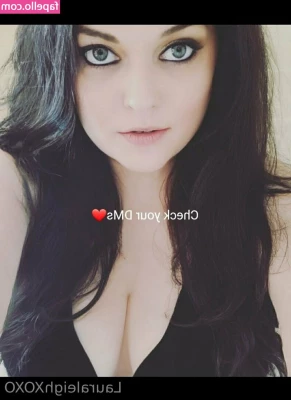lauraleighxoxo - It barely fits in my mouth 😢