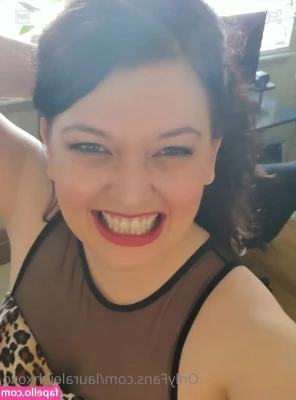 lauraleighxoxo - A little toe tease 🦶  Do you like foot content?