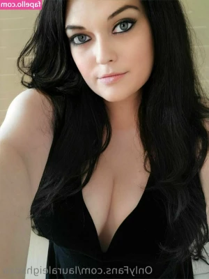 lauraleighxoxo - It s so risky and gets me crazy hot when I play with myself in public