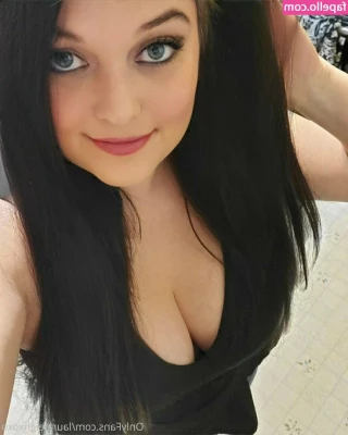 lauraleighxoxo - I know my best angles, I'm hoping you'll be behind me as we climb up