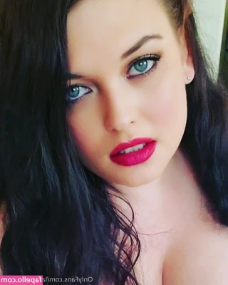 lauraleighxoxo - With or without clothes? 😁