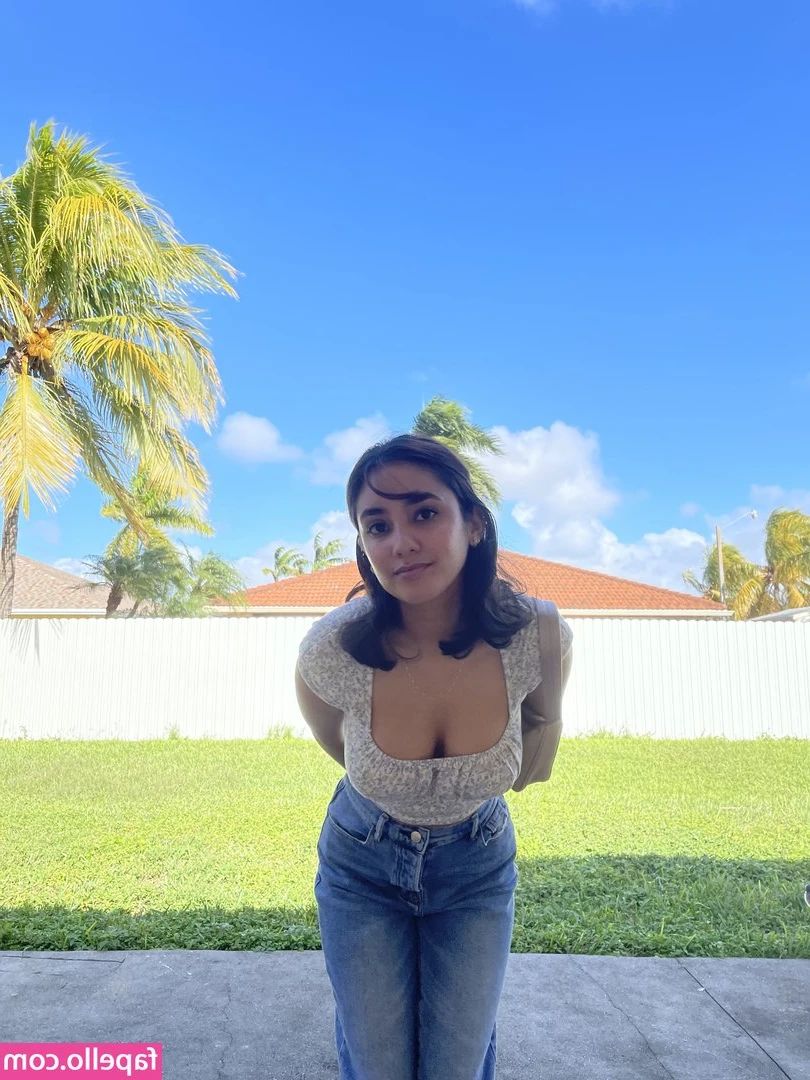 moonbby100 - Wanna use my booty as a pillow