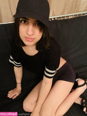 SheepIRL - Girl on girl is my favorite :) ft @gem_in_i