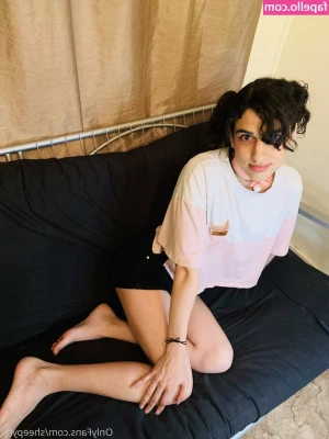 SheepIRL - girls in motion 👯‍♀️ we started fighting bc i kept trying to
