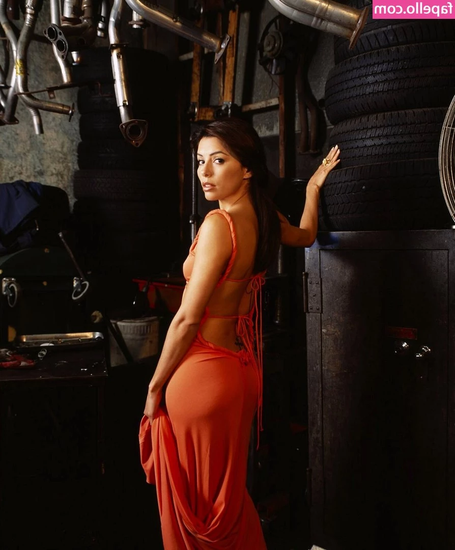 Eva Longoria [ eva-longoria ] - What do y’all wanna see me use next? 😈