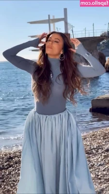 Eva Longoria [ eva-longoria ] - I love this toy... ❤️