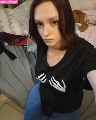 Zoepcbh - Who wants to come slide down my throat??
