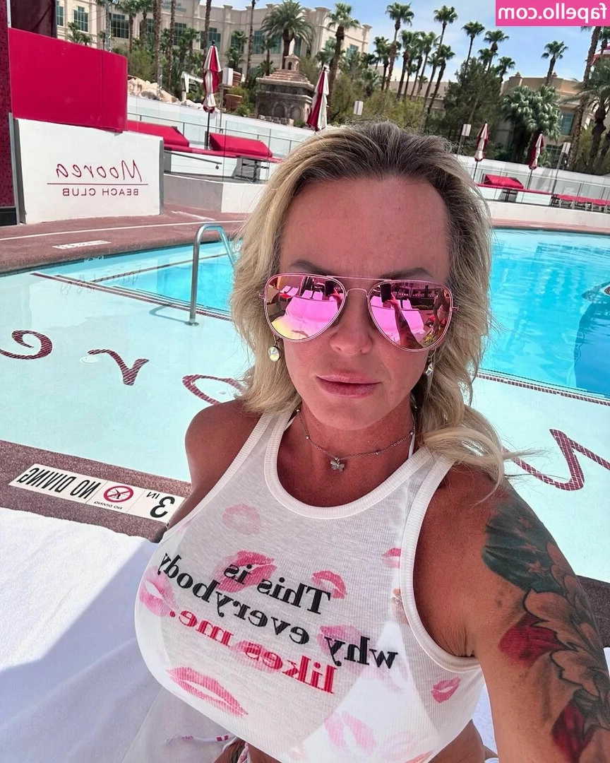 AZ Blonde Bombshell [ az-blonde-bombshell ] - Just relaxing today ❤💦