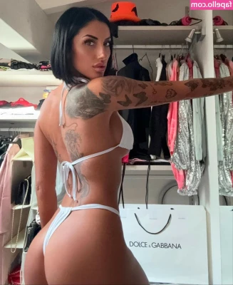 Ilaria Ambruoso [ ilaria-ambruoso ] - I like big guts and I cannot lie 🤤