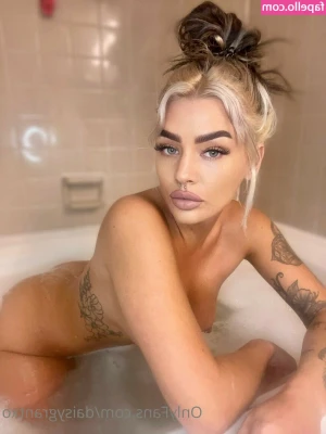 daisygrantxo - Its so warm! Im so hot... Have a good weekend
