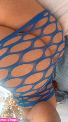 curvymask [ curvymask-1 ] - Hi, everyone! 😋 I'm taking some time off camping at the seaside