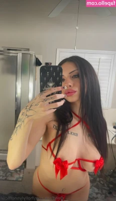 hollylynnofficial - New video on  mistressnara   Subscribe