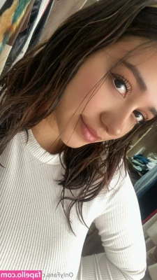 laurafreex - A cheeky lap dance for your eyes only