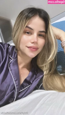 sofia18x - Renewals check your DMS for some behind the scenes photos 🤤