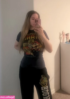 Izzy G [ izzy-g-2 ] - I love this pose