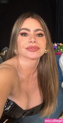 Sofia Vergara [ sofia-vergara ] - Video rubbing my feet together and stretching them 👣