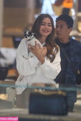 Sofia Vergara [ sofia-vergara ] - i need a foot massage