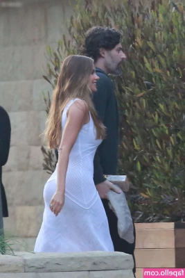 Sofia Vergara [ sofia-vergara ] - Hello!! This day I went to a gym!! I like to move my body, and do a