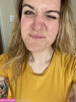Nicole Cheshire [ nicole-cheshire ] - Wishing you a messy new year!