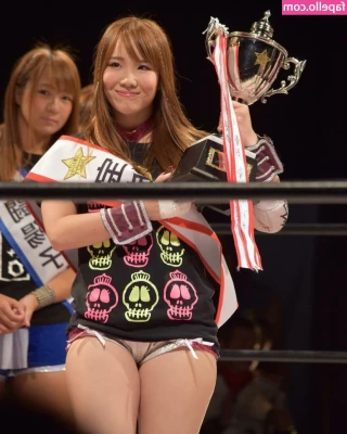 Kairi Sane [ kairi-sane ] - For you foot freak  10 min in a hotel room resting and playing with