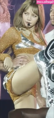 Lisa Blackpink [ lisa-blackpink ] - Seemed like a fitting set for MILF Monday 🤷🏼‍♀️