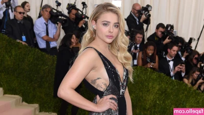 Chloe Grace Moretz [ chloe-grace-moretz ] - wasn’t really feeling it the last few days but finally got a quick