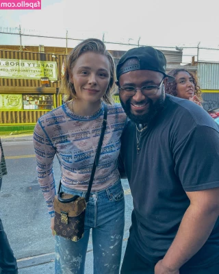 Chloe Grace Moretz [ chloe-grace-moretz ] - https://onlyfans.com/183403801/fitbarbiemiami