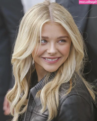 Chloe Grace Moretz [ chloe-grace-moretz ] - Come cuddle with the penguin and I