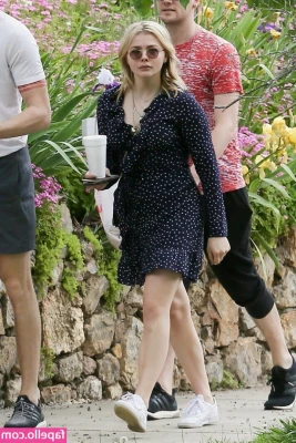 Chloe Grace Moretz [ chloe-grace-moretz ] - Hello ppl  how are you     How this weird period is going     In Sy