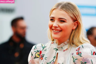 Chloe Grace Moretz [ chloe-grace-moretz ] - Hey! Happy Monday 🍆😏