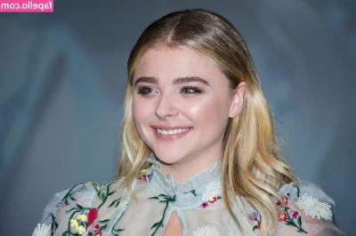 Chloe Grace Moretz [ chloe-grace-moretz ] - Who has their holes ready for Goddess Jasmine