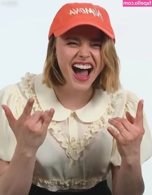 Chloe Grace Moretz [ chloe-grace-moretz ] - Keep an eye out for the video highlights of this live show too! 🥰