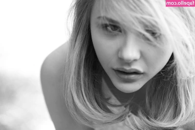 Chloe Grace Moretz [ chloe-grace-moretz ] - 🔥 CAPTURED DILF SERIES: Ex-military Cristian Armpits, Feet and