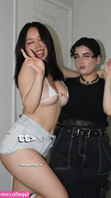 omgggitsgillibean - How bad do you want your tongue on my pretty feet?