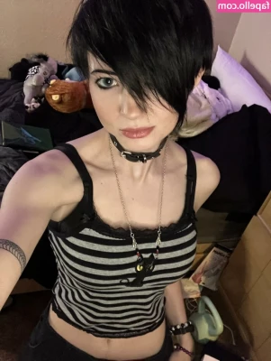 LonesomeMuse - Sit on me?