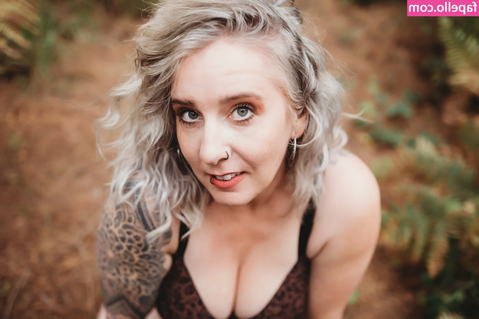 Laura Belbin [ laura-belbin-knee-deep-in-life ] - Still sick today but I wanted to get something out to you so I did my