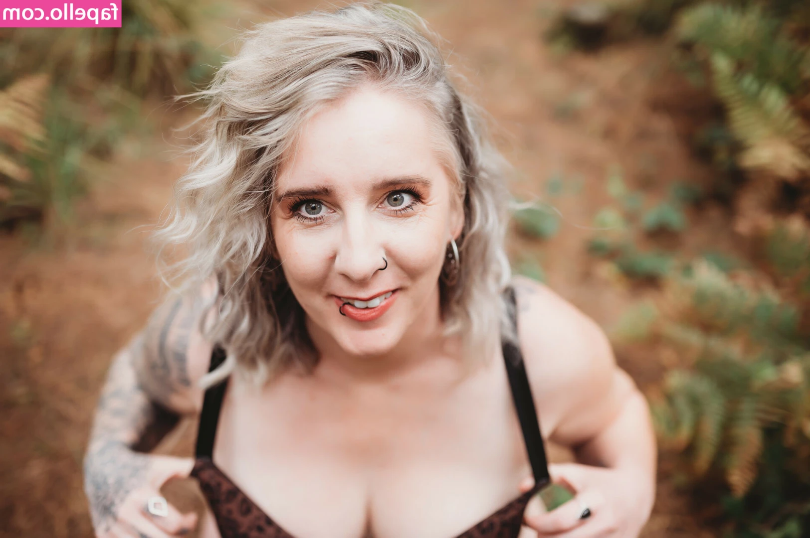 Laura Belbin [ laura-belbin-knee-deep-in-life ] - My boobs are pretty nice 😊