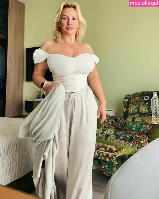 Irina Gubernatorova [ irina-gubernatorova ] - Feliz lunes bebé te deseo el mejor inicio de semana
