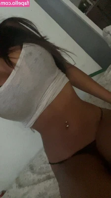 hannah_mea74107 [ hannah-mea74107 ] - Who wants to see me with something in that ass 😍