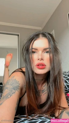 Daniitrix - Don't forget to moisturize your sexy self 😉😘