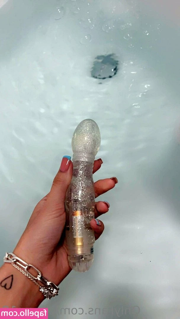 char_n18 [ char-n18 ] - I just cant help but play with myself when im soaked   Who wants to